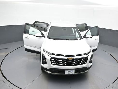 Used 2025 Chevrolet Equinox LT FWD image 44