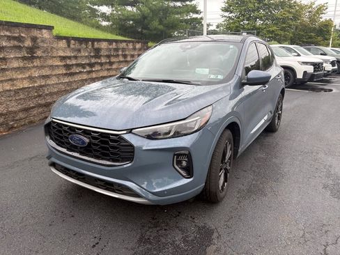 Used 2023 Ford Escape ST-Line Elite w/ Premium Technology Package AWD/4WD image 3