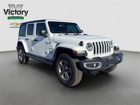 Used 2018 Jeep Wrangler Unlimited Sahara w/ Uconnect 4C Nav & Sound Group image 8