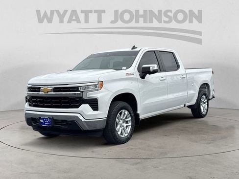 Used 2022 Chevrolet Silverado 1500 LT w/ Z71 Off-Road Package image 1