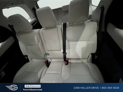 Used 2025 Land Rover Discovery S AWD/4WD image 22