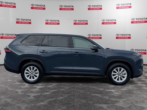 Used 2025 Toyota Grand Highlander AWD image 4