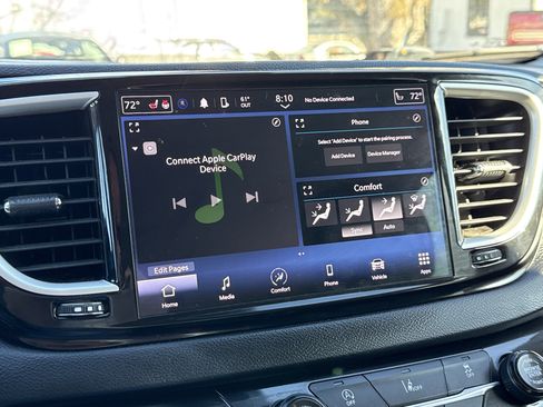 Used 2022 Chrysler Pacifica Touring-L image 16