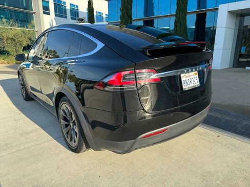 Used 2018 Tesla Model X 75D image 6
