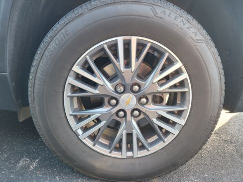 Used 2025 Chevrolet Traverse LT w/ Driver Confidence Package FWD image 7