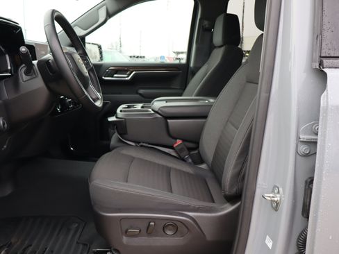 Used 2024 Chevrolet Silverado 1500 LT image 9