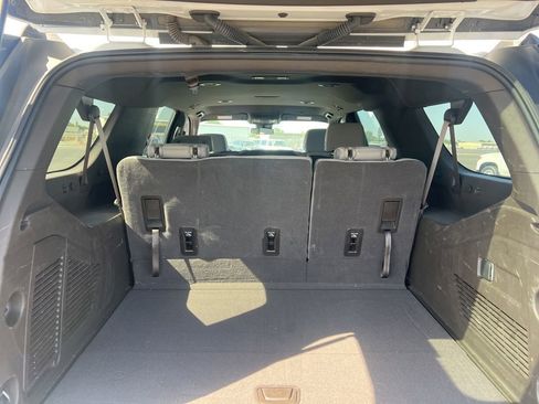 Used 2024 GMC Yukon XL SLE RWD image 10