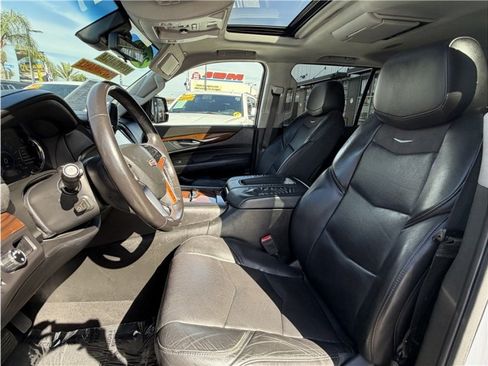 Used 2018 Cadillac Escalade ESV Luxury RWD image 19