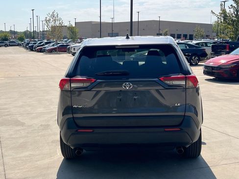 Used 2022 Toyota RAV4 LE FWD image 10