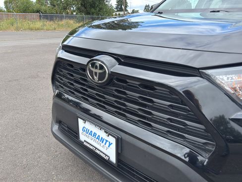 Used 2022 Toyota RAV4 LE AWD/4WD image 5