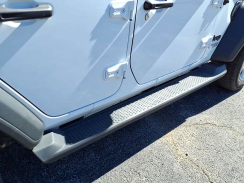 Used 2021 Jeep Wrangler Unlimited Sport image 9