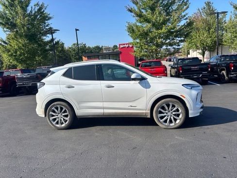 Used 2025 Buick Encore GX Avenir w/ Avenir Technology Package AWD/4WD image 5