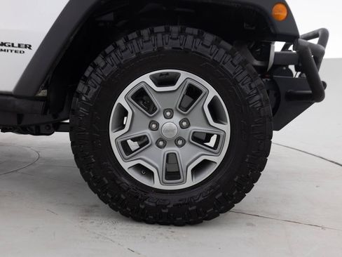 Used 2012 Jeep Wrangler Unlimited Rubicon w/ Connectivity Group AWD/4WD image 18
