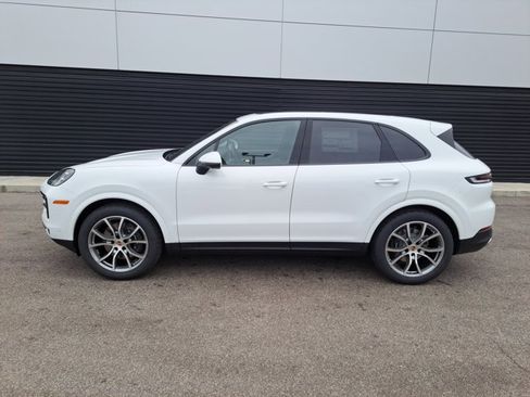 Used 2026 Porsche Cayenne AWD/4WD image 2