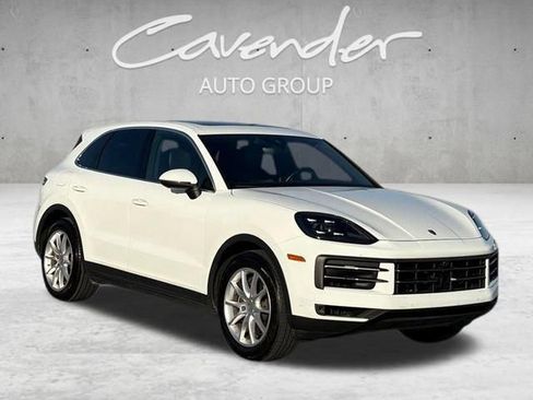 Used 2024 Porsche Cayenne AWD/4WD image 2
