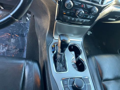 Used 2022 Jeep Grand Cherokee Limited image 20