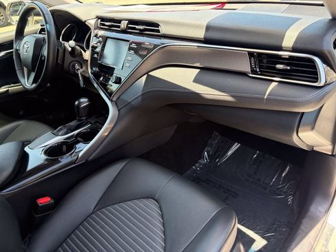 Certified 2018 Toyota Camry SE w/ Moonroof Package FWD image 17
