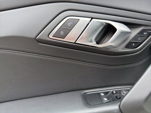 Used 2022 BMW Z4 sDrive30i w/ Driving Assistance Package image 12