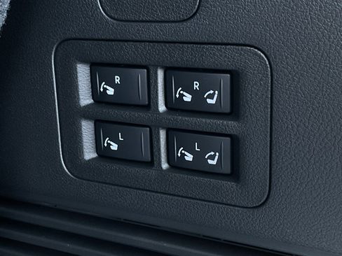 New 2026 Nissan Armada SL image 19