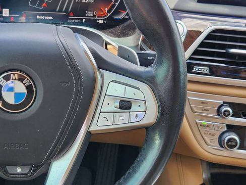 Used 2022 BMW 740i w/ Premium Package RWD image 30