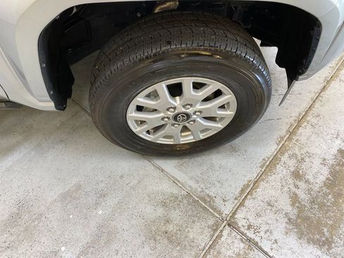 Used 2025 Toyota Tacoma SR5 AWD/4WD image 14