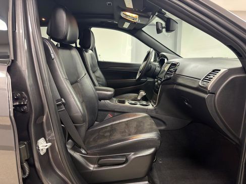 Used 2019 Jeep Grand Cherokee Altitude image 10