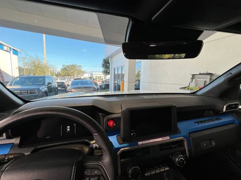 Used 2025 Toyota Tacoma TRD Off-Road image 33