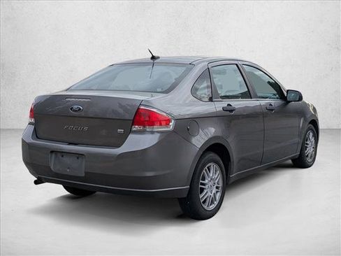 Used 2011 Ford Focus SE image 5