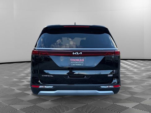 Used 2023 Kia Carnival LX image 6