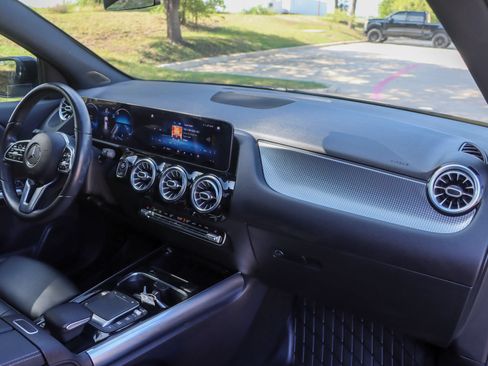 Used 2021 Mercedes-Benz GLA 250 w/ Premium Package image 23