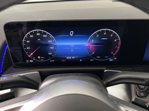 Used 2025 Mercedes-Benz GLB 250 4MATIC image 27