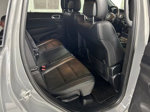 Used 2020 Jeep Grand Cherokee Altitude AWD/4WD image 14