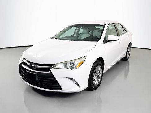 Used 2016 Toyota Camry LE FWD image 4