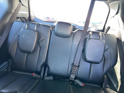 Used 2023 Chrysler Pacifica Touring-L w/ Uconnect Theater Family Group image 12