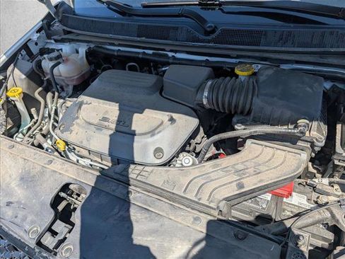 Used 2023 Chrysler Pacifica Touring-L FWD image 21