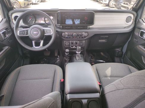 Used 2025 Jeep Wrangler Unlimited Sahara w/ Safety Group AWD/4WD image 16