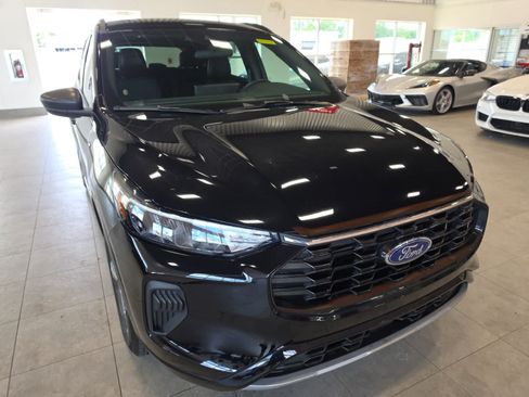 Used 2023 Ford Escape ST-Line w/ Tech Pack #1 AWD/4WD image 4