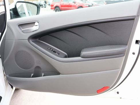 Used 2017 Kia Forte LX image 8