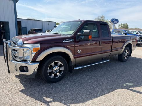 Used 2011 Ford F250 Lariat w/ Lariat Interior Pkg RWD image 1