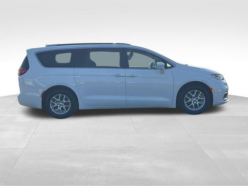Used 2021 Chrysler Pacifica Touring-L FWD image 23