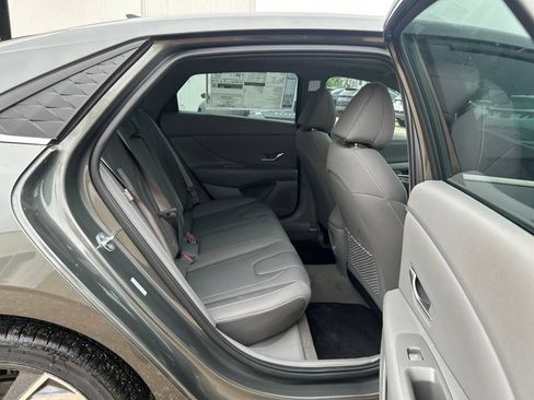 Used 2025 Hyundai Elantra SEL image 22