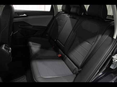 Certified 2023 Volkswagen Taos SE w/ Panoramic Sunroof Package AWD/4WD image 19