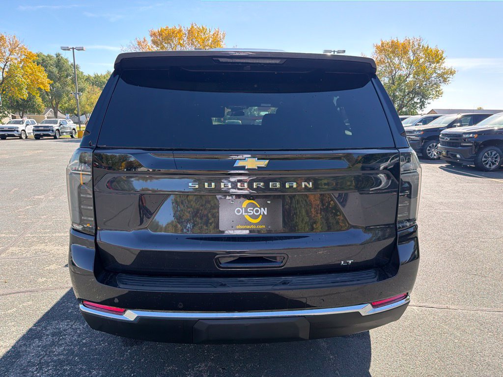 Used 2026 Chevrolet Suburban LT w/ Comfort Package AWD/4WD image 6