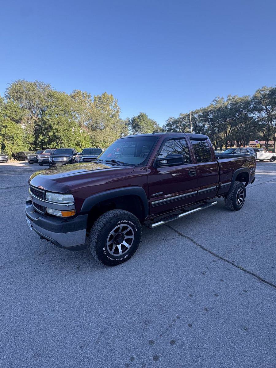 Used 2001 Chevrolet Silverado 2500 LT w/ Off-Road Skid Plate Pkg AWD/4WD image 2