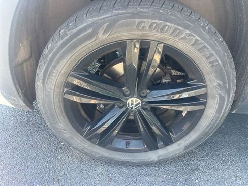 Used 2022 Volkswagen Atlas SEL R-Line AWD/4WD image 4