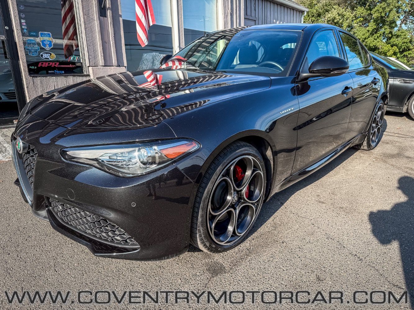 Used 2022 Alfa Romeo Giulia Veloce AWD/4WD image 2
