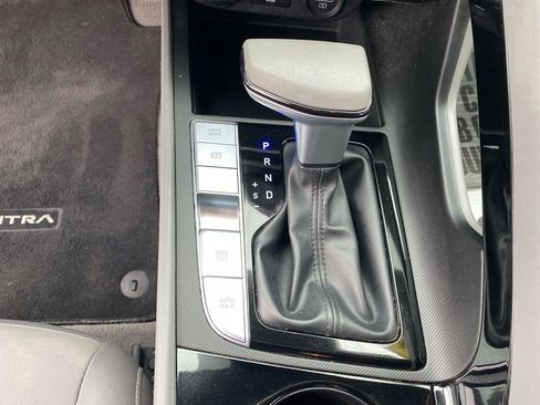 Used 2021 Hyundai Elantra Blue image 12