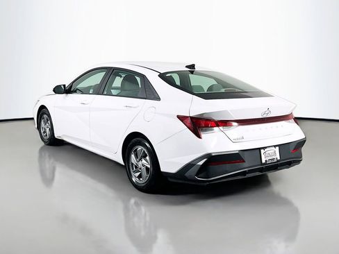 Used 2024 Hyundai Elantra SE FWD image 7