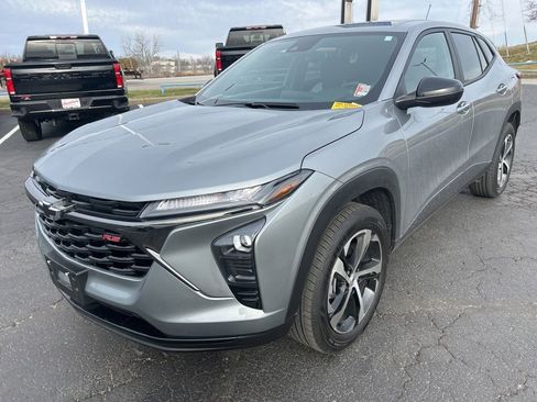 Used 2024 Chevrolet Trax RS w/ Driver Confidence Package image 9