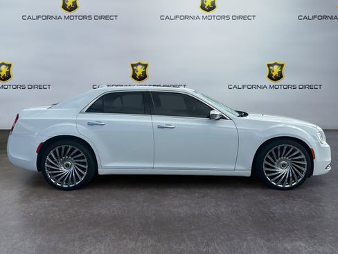 Used 2017 Chrysler 300 C image 6